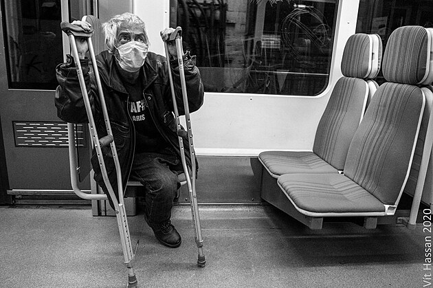 Bezdomovec v metru, Kaerov, 9.4.2020.