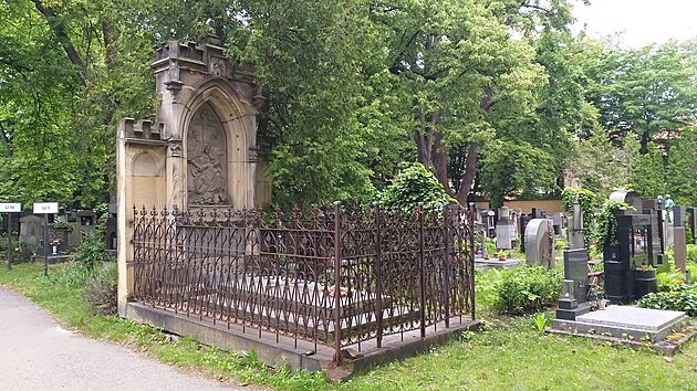 Celkov pohled na hrobku Pseckch - Praha - hbitov Malvazinky oddl D 1