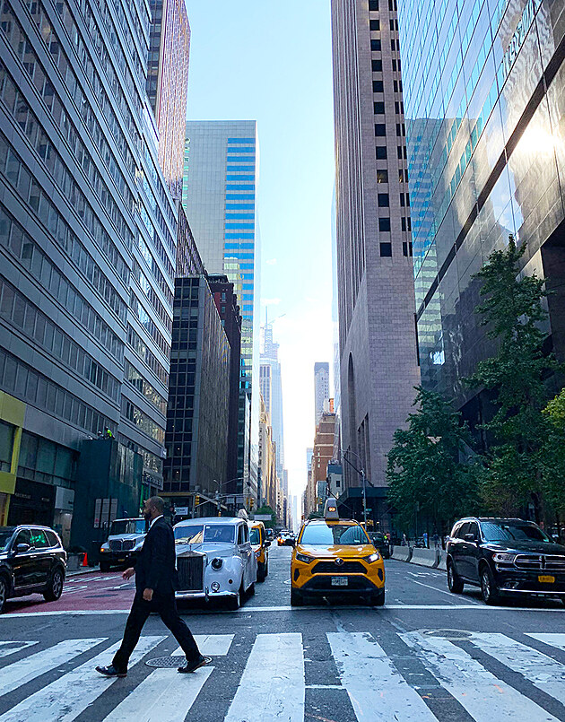 Klasick kaon mrakodrap s ikonickmi pechody. Tohle je prost New York.
