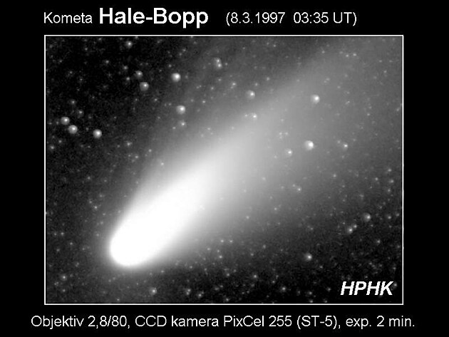 8. 3. 1997 - tm tvrt stolet star snmek komety Hale-Bopp pozen pes fotografick objektiv pipojen k astronomick CCD kamee. Jej ip byl oproti souasnm digitlnm fotoapartm miniaturn - ml 320 x 240 pixel.