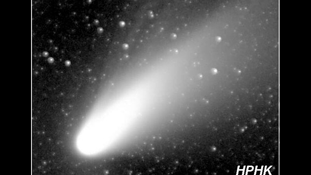 8. 3. 1997 - tm tvrt stolet star snmek komety Hale-Bopp pozen pes fotografick objektiv pipojen k astronomick CCD kamee. Jej ip byl oproti souasnm digitlnm fotoapartm miniaturn - ml 320 x 240 pixel.