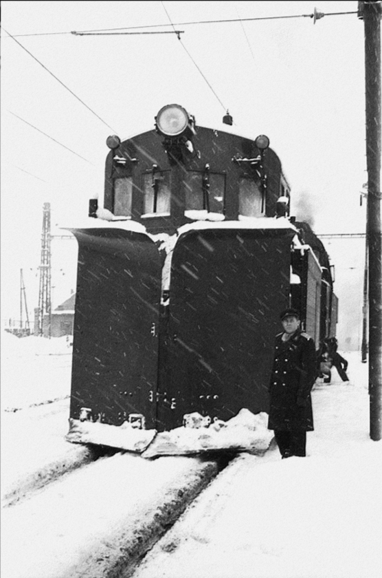 1959-vlak se snnm pluhem ve stanici esk Tn