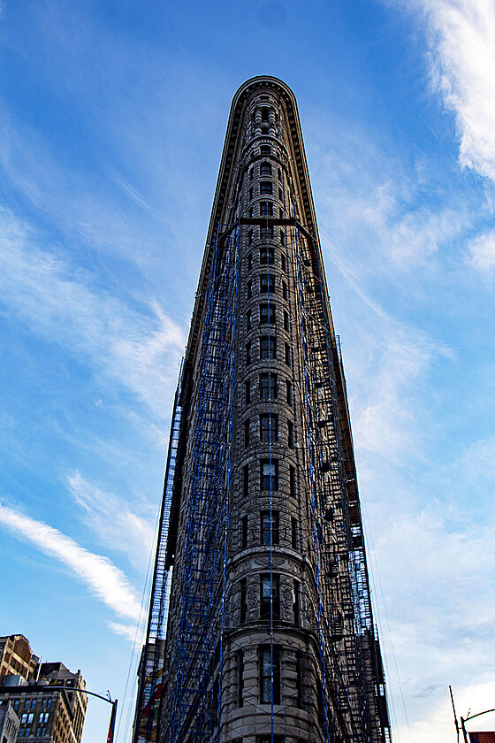 Flatiron neboli esky ehlika. Takto se pezdv tomuto ikonickmu mrakodrapu, kter byl dve znm pod nzvem Fuller Building. Pat mezi nejstar mrakodrapy na Manhattanu.