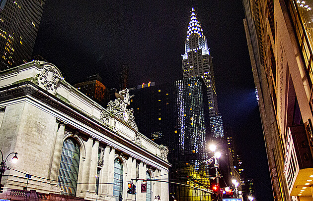 Chryslerv mrakodrap je ve tm mon jet hez, ne Empire State Building. Jeho zc koruna je naprosto nepehldnuteln.