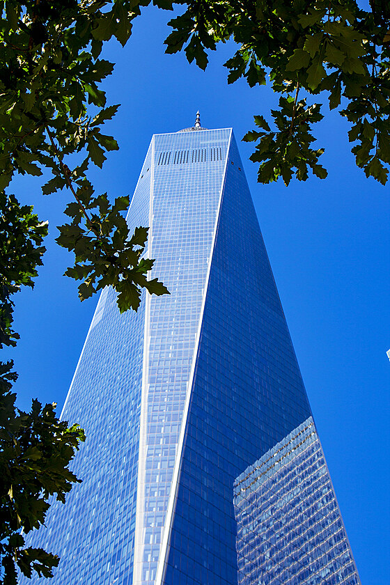 One World Trade Center je se svmi 541 metry opravdu monumentln stavba.