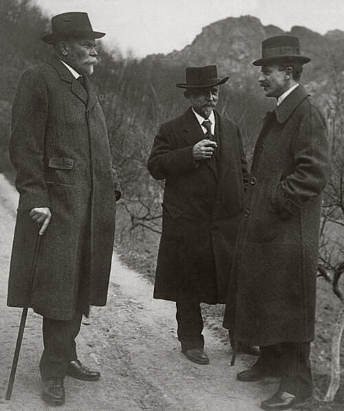 Na fotografii je konspiran schzka Maffie v rce: vlevo Karel Kram, uprosted Alois Ran, vpravo Frantiek Ss.