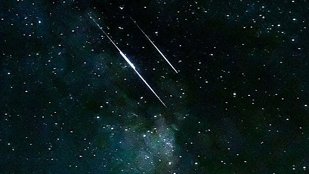 14. 12. 2020 - meteory z roje Geminid na temn obloze.