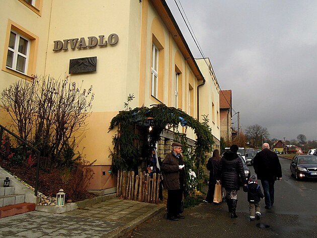 Kulturn� d�m a Divadlo ve Hvozdn�