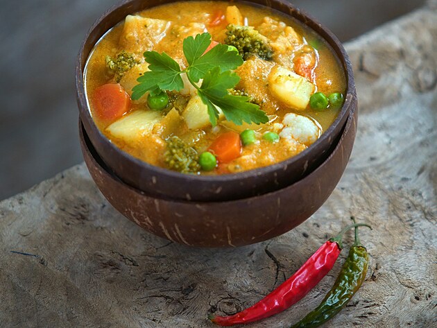 Indické zeleninové kari Navratan korma