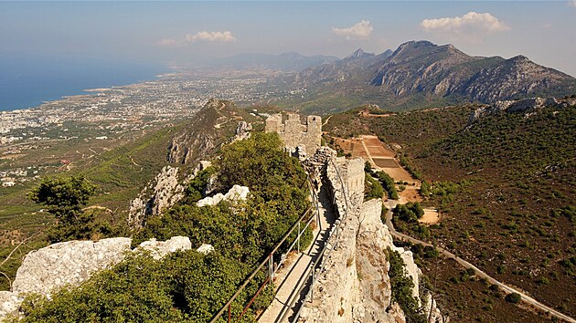 Vhled z hradu St. Hilarion