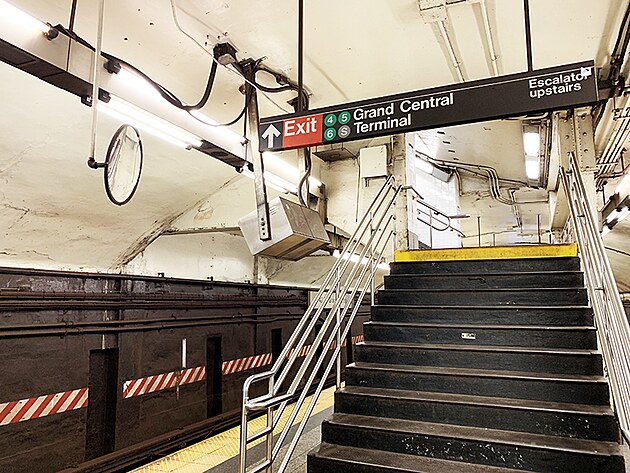 Newyorsk metro opravdu vypad trochu jako kobka a trochu jako podpalub bitevn lodi. M to ale rozhodn svoje kouzlo. Minimln pro milovnky urbexu.