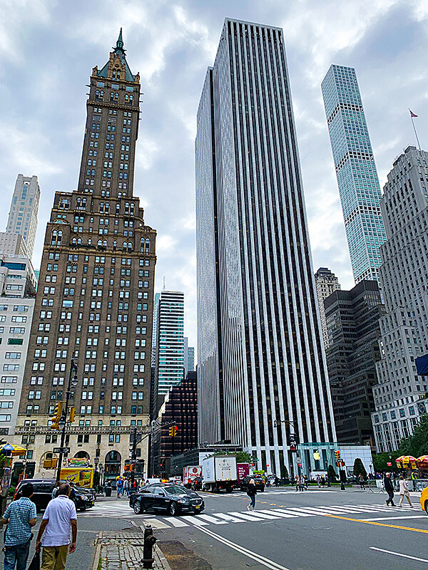 Na New Yorku je skvl to, e vude okolo vs jsou stovky metr ndhern architektury. Zejmna mrakodrapy z potku 20. stolet, jsou jako architektonick perly.