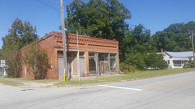 Vnitrozem� na pomez� Georgie a Ji�n� Karol�ny je �asto velmi chud� a hodn� dom� je v dost zanedban�m stavu.