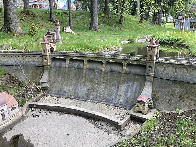 Kv�zov� ot�zka ��slo 1: jak se jmenuje tato p�ehrada? Kdo nev�, dozv� se na konci :-)