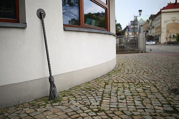 Kav�rna Avion v �esk�m T��n� o kterou je Mark�tino ko�t� nav�ky op�eno.