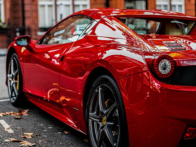 Automobilka Ferrari ��d� komisi o v�jimku.