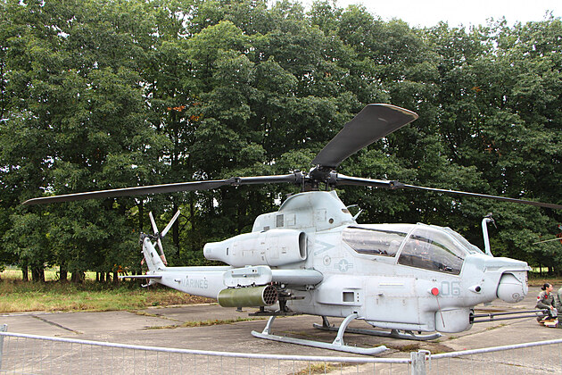 Bitevn vrtulnk AH-1Z Viper - 4 kusy tohoto "krasavce" by mly z sti nahradit obstaron rusk bitevnky