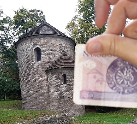Rotunda sv. Mikule a sv. Vclav s piloenou dvacetizlotovou bankovkou.
