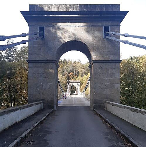 Stdleck most stval od roku 1848 na Vltav u Podolska. Ped  naputnm Orlick pehrady byl rozebrn a penesen. Od roku 1975 je na Lunici u Stdlece