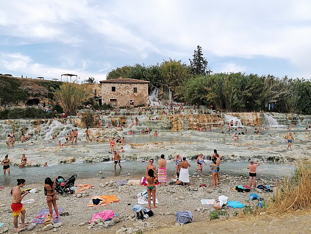 P��rodn� term�ln� l�zn� pobl� Saturnie.