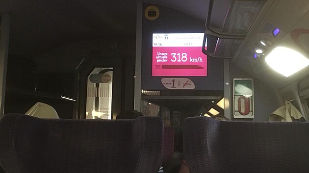 318 km/h v TGV, jet dva kilometry a je to strop!
