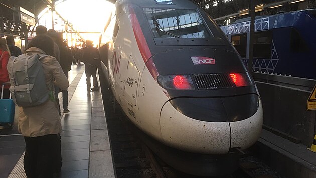 Z Frankfurtu do Pae jak jinak, ne TGV. Jeho maximum je 320 km/h.
