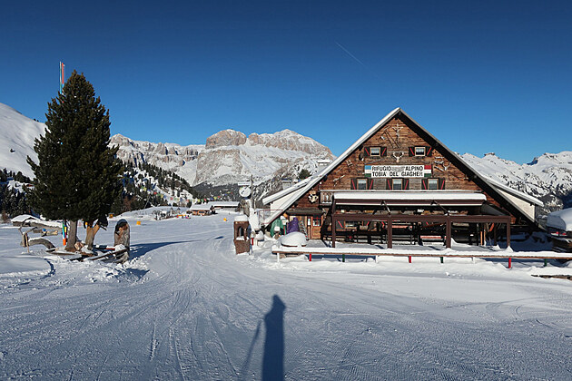 Ale sta�� se p�es sedlo p�ekulit a zase se objev� pov�dom� v�hled na Dolomity