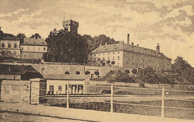 Pohled na t��nsk� pivovar ve dvac�t�ch letech minul�ho stolet�.