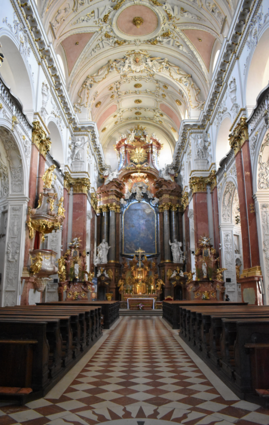 Hlavn lo baroknho kostel sv. Ignce z Loyoly na Karlov nmst v Praze