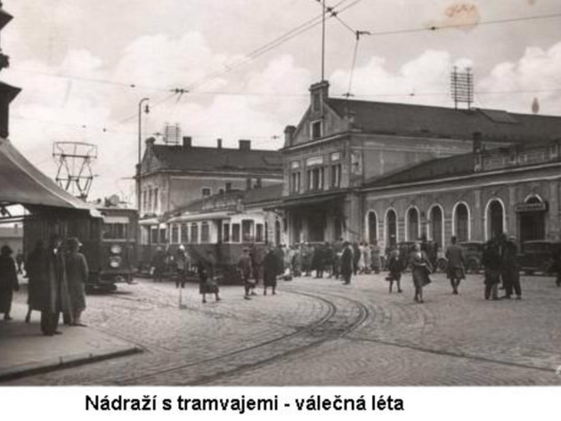 Pradda Hans/Johann musel pi cest do koly z Koblova do Bohumna jt pky do Hruova - tam mohl nsledn bu nastoupit na vlak i na tramvaj - obojm zpsobem se mohl do Novho Bohumna dostat (v pozad taxky - jeho strc Johann Paloncy byl taxik)