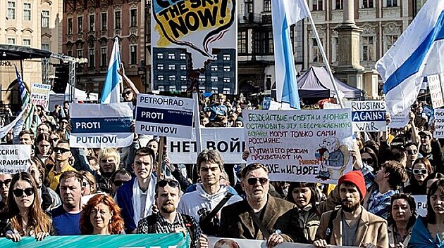 Demonstrace Rus v R proti rusk agresi na Ukrajin.