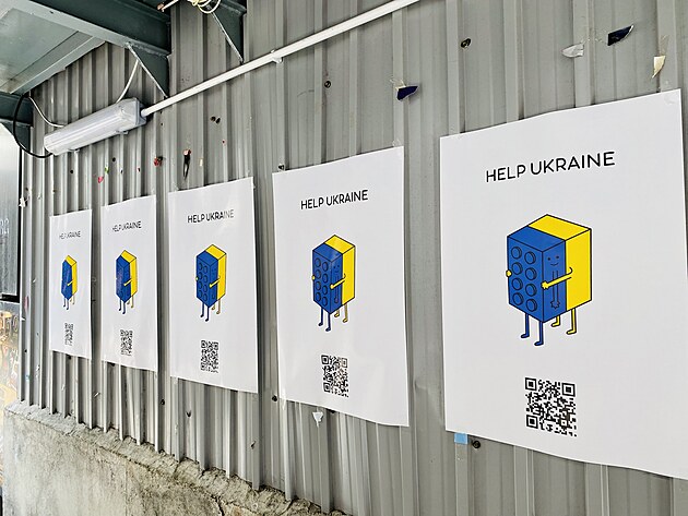 Plakty na podporu Ukrajiny v centru Hongkongu