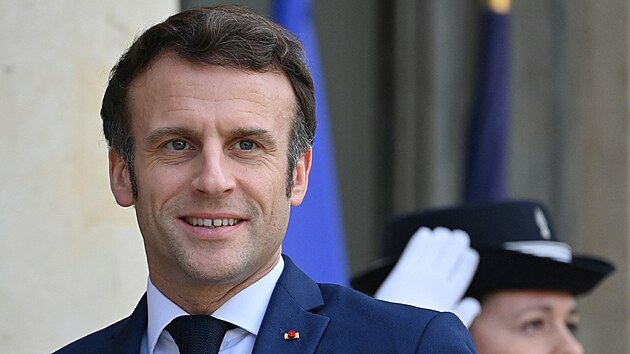 Francouzsk prezident zatm nehraje pli dstojnou roli v een ukrajinsk vlky.