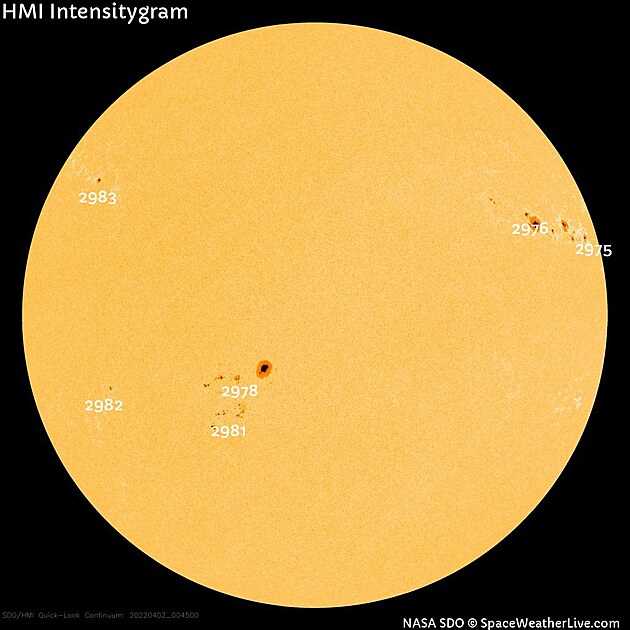 Obrzek: Zdroj: SDO, SOHO (NASA) and the [MDI, AIA, EVE, and/or HMI] consortium, https://www.spaceweatherlive.com/images/Archief/2022/Sun/20220402_HMIIF.jpg