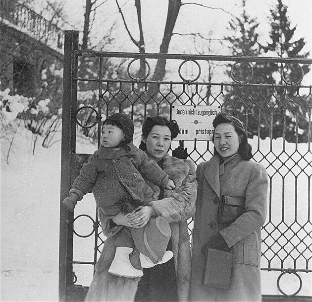 Yukiko Sugihara, Hiroki, sister Setsuko Kikuchi