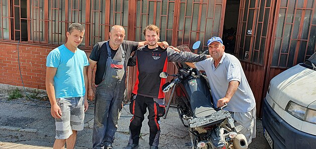 Dopoledn akce opravy motorky, Mostar, Bosna