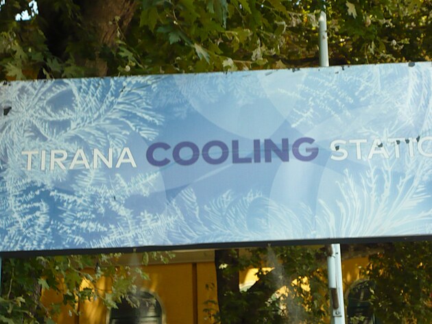 Tomuhle na�t�st� rozum�m. Tohle byl jak�si chlad�c� r�m uprost�ed parn� silnice.