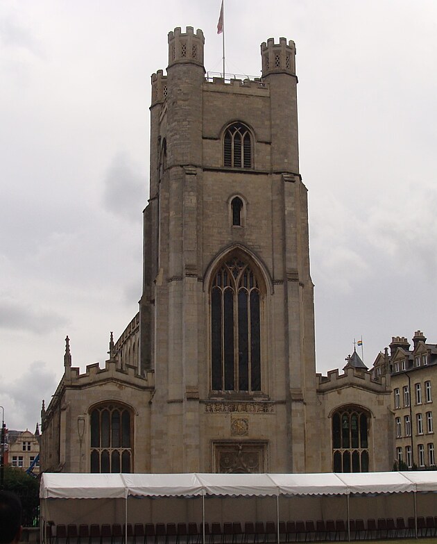 Hlavn kostel je ve stedu univerzity a na vi vlaje univerzitn vlajka.