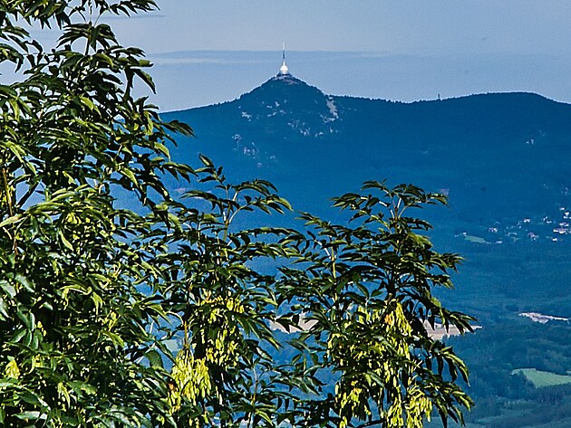 Pohled z Ralska na Ještěd