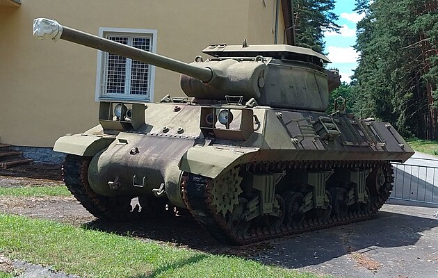 Generlovi Petru Pavlovi bych tank k zahjen volebn kampan nedoporuoval. (muzeum Leany)