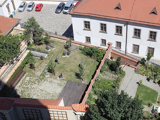 V�hled z katedr�ly do zahrad.