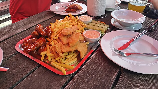 Rozlu�kov� menu v Letech.