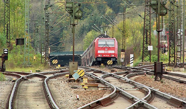 Amstetten (Wrtt.) a vlak upadajc ke Stuttgartu