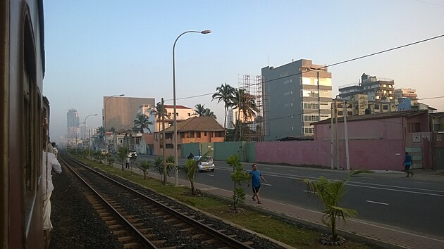 Cesta vlakem - vjdme do hlavnho msta Colombo