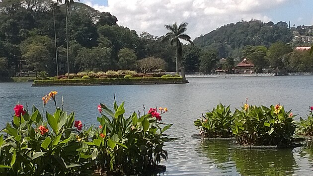 Jezero v historickm centru Kandy, na ostrov byl v dvnch dobch krlv harm