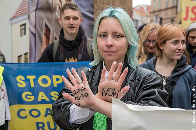 Demonstrace a pochod klimatickho hnut Fridays For Future, 21.jna 2022, Praha.