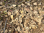 Toto se těží v lomu u potoka