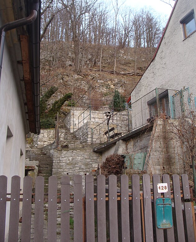 Kolem domk� jsou �asto terasy