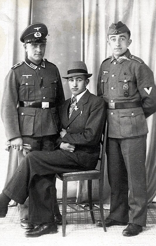 Anton, Egon a Karel