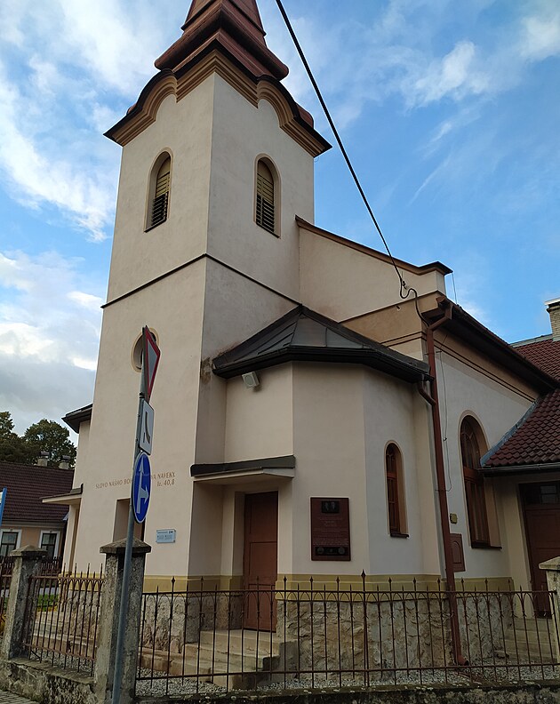 Evanjelick kostol v Liptovskej Ondraovej, ktorho stavbu inicioval Jn Trnovsk v 30tych rokoch minulho storoia. V novembri 2021 tu bola umiestnen pamtn tabua venovan manelom Trnovskm.